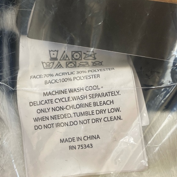 Cynthia Rowley CuRious New York Moda Skulls Knit Throw Blanket - 50x60” - Picture 7 of 13